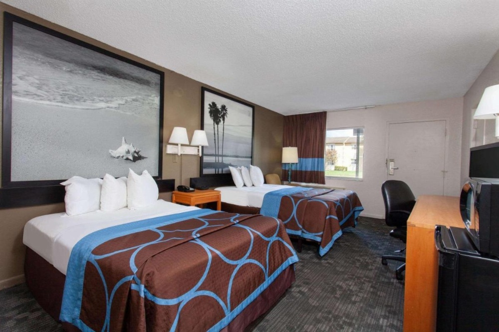 Super 8 by Wyndham Kissimmee