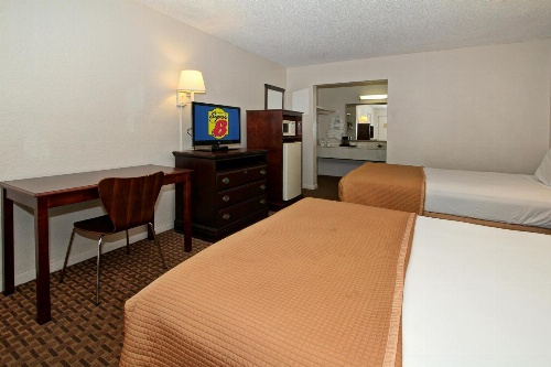 Super 8 by Wyndham Kissimmee image 1