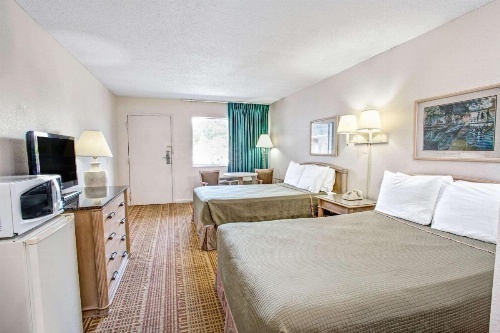 Super 8 by Wyndham Kissimmee image 16