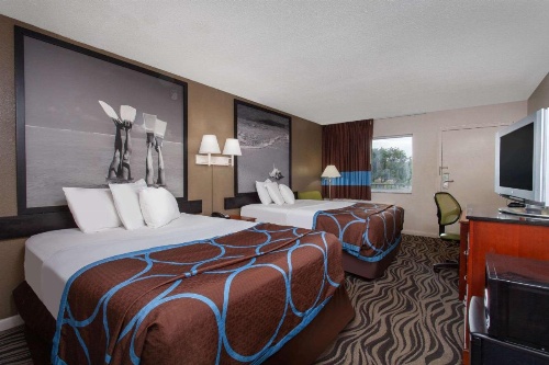 Super 8 by Wyndham Kissimmee image 7